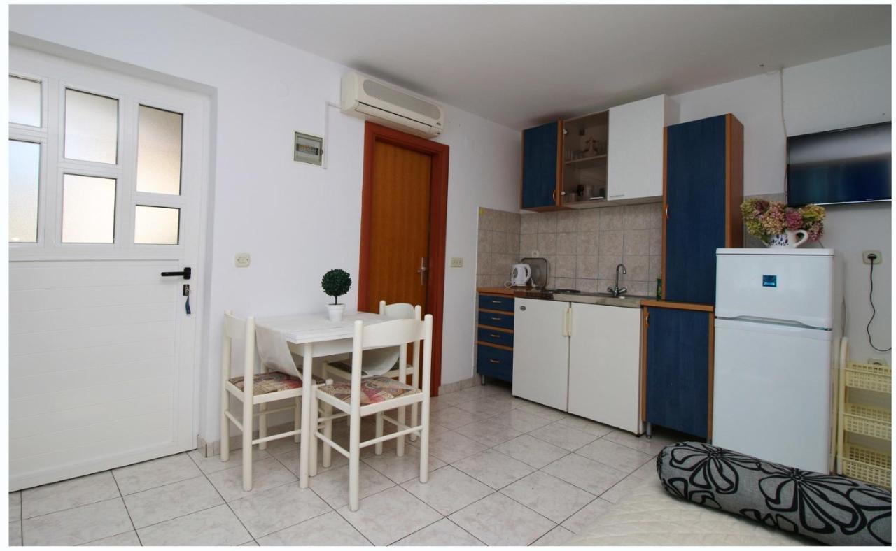 Apartments Elvi - Amazing Position & Parking Primošten Εξωτερικό φωτογραφία