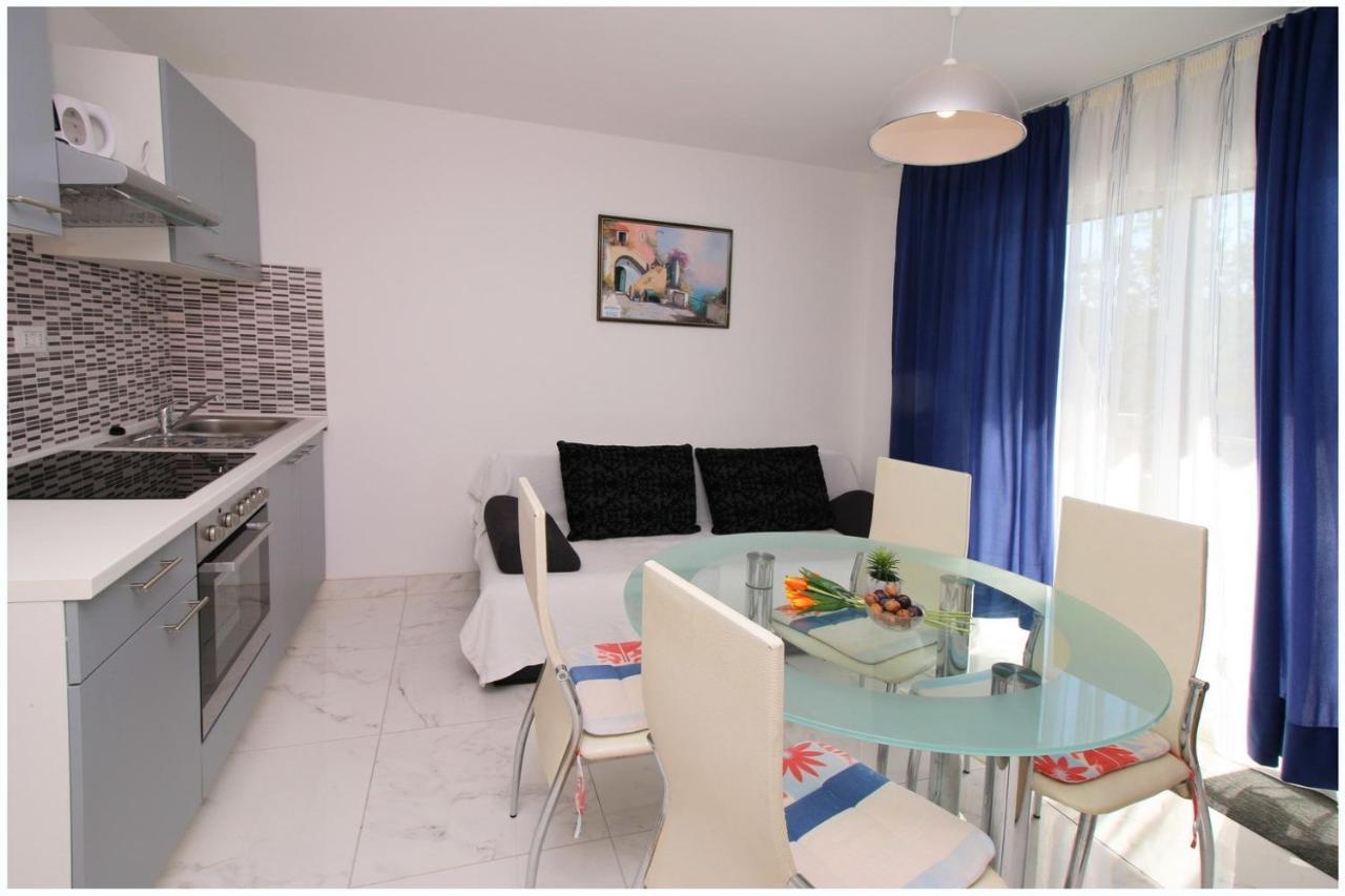 Apartments Elvi - Amazing Position & Parking Primošten Εξωτερικό φωτογραφία